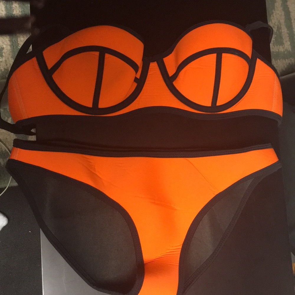 Brand new! Scuba two piece, optional push-up